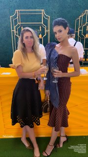 Laysla De Oliveira feet photo thumbnail