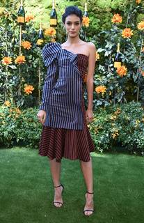 Laysla De Oliveira feet photo thumbnail