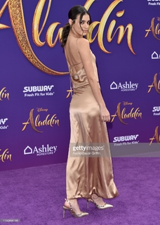 Laysla De Oliveira feet photo thumbnail