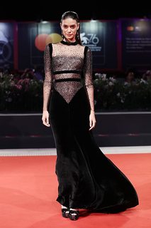 Laysla De Oliveira feet photo thumbnail