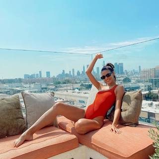 Laysla De Oliveira feet photo thumbnail