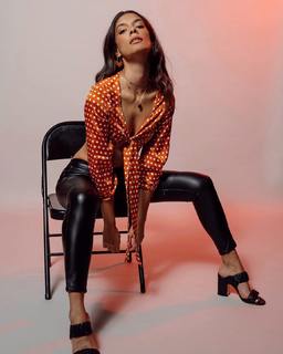 Laysla De Oliveira feet photo thumbnail