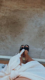 Laysla De Oliveira feet photo thumbnail