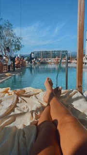 Laysla De Oliveira feet photo thumbnail