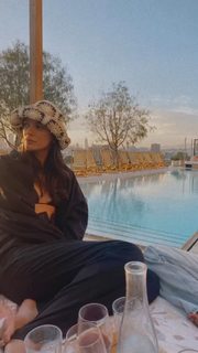 Laysla De Oliveira feet photo thumbnail