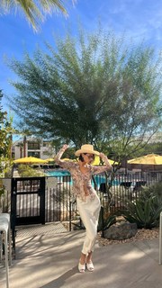 Laysla De Oliveira feet photo thumbnail