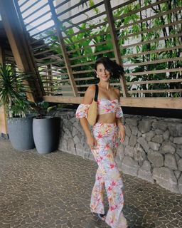 Laysla De Oliveira feet photo thumbnail