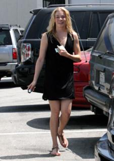LeAnn Rimes feet photo thumbnail