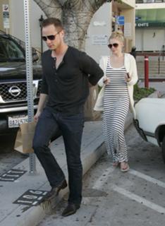 LeAnn Rimes feet photo thumbnail