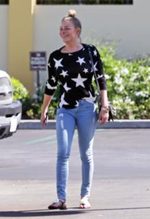 LeAnn Rimes feet photo thumbnail