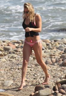 LeAnn Rimes feet photo thumbnail