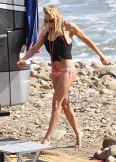 LeAnn Rimes feet photo thumbnail