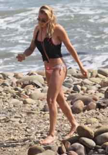 LeAnn Rimes feet photo thumbnail