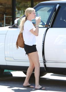 LeAnn Rimes feet photo thumbnail