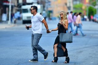 LeAnn Rimes feet photo thumbnail