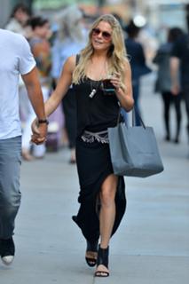 LeAnn Rimes feet photo thumbnail
