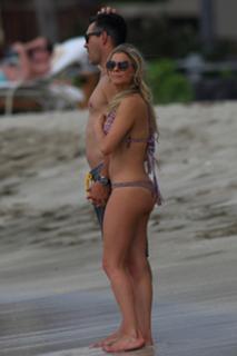 LeAnn Rimes feet photo thumbnail