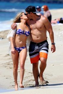 LeAnn Rimes feet photo thumbnail