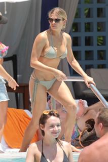 LeAnn Rimes feet photo thumbnail