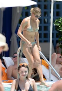 LeAnn Rimes feet photo thumbnail