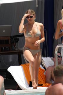 LeAnn Rimes feet photo thumbnail