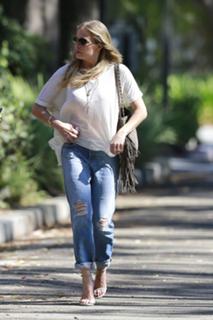 LeAnn Rimes feet photo thumbnail
