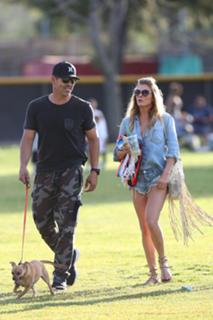 LeAnn Rimes feet photo thumbnail