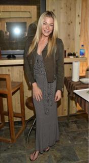 LeAnn Rimes feet photo thumbnail