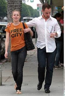 LeAnn Rimes feet photo thumbnail