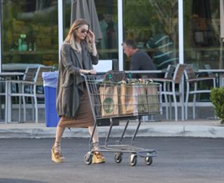 LeAnn Rimes feet photo thumbnail