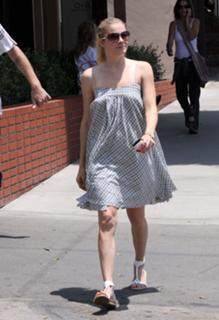 LeAnn Rimes feet photo thumbnail