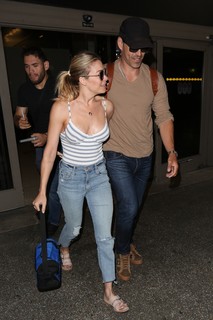 LeAnn Rimes feet photo thumbnail