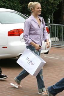 LeAnn Rimes feet photo thumbnail