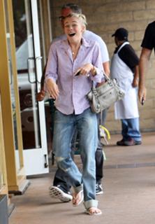 LeAnn Rimes feet photo thumbnail