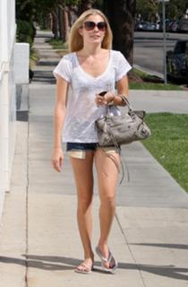 LeAnn Rimes feet photo thumbnail