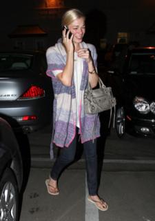 LeAnn Rimes feet photo thumbnail