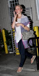 LeAnn Rimes feet photo thumbnail