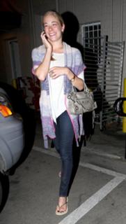 LeAnn Rimes feet photo thumbnail