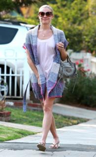 LeAnn Rimes feet photo thumbnail