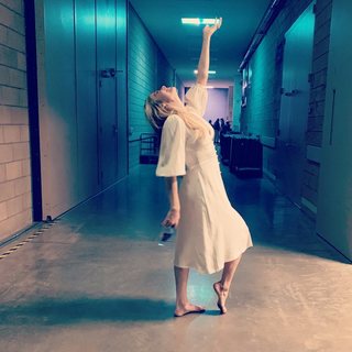 LeAnn Rimes feet photo thumbnail