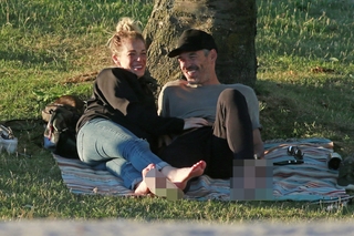 LeAnn Rimes feet photo thumbnail