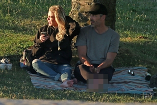 LeAnn Rimes feet photo thumbnail