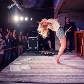 LeAnn Rimes feet photo thumbnail
