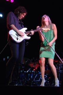 LeAnn Rimes feet photo thumbnail
