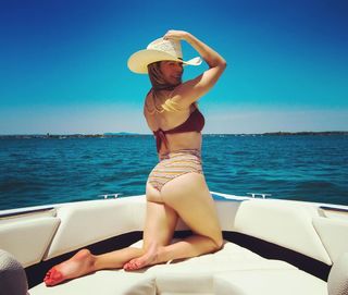 LeAnn Rimes feet photo thumbnail