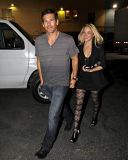 LeAnn Rimes feet photo thumbnail