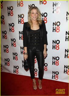 LeAnn Rimes feet photo thumbnail