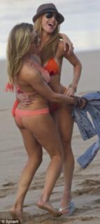 LeAnn Rimes feet photo thumbnail