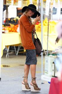 LeAnn Rimes feet photo thumbnail