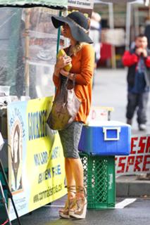 LeAnn Rimes feet photo thumbnail